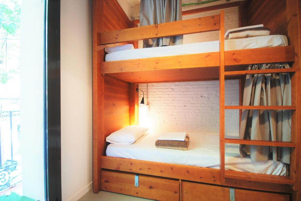 Postel nebo postele na pokoji v ubytování Ten To Go Hostel