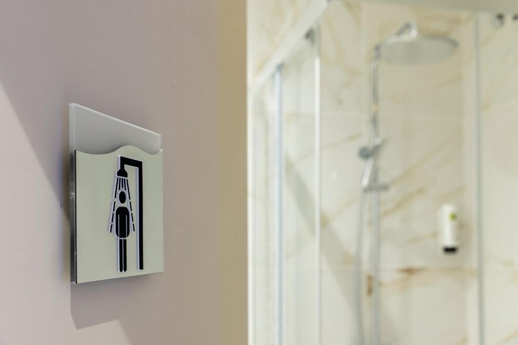 Hôtel Locarno Nice - Resim 3