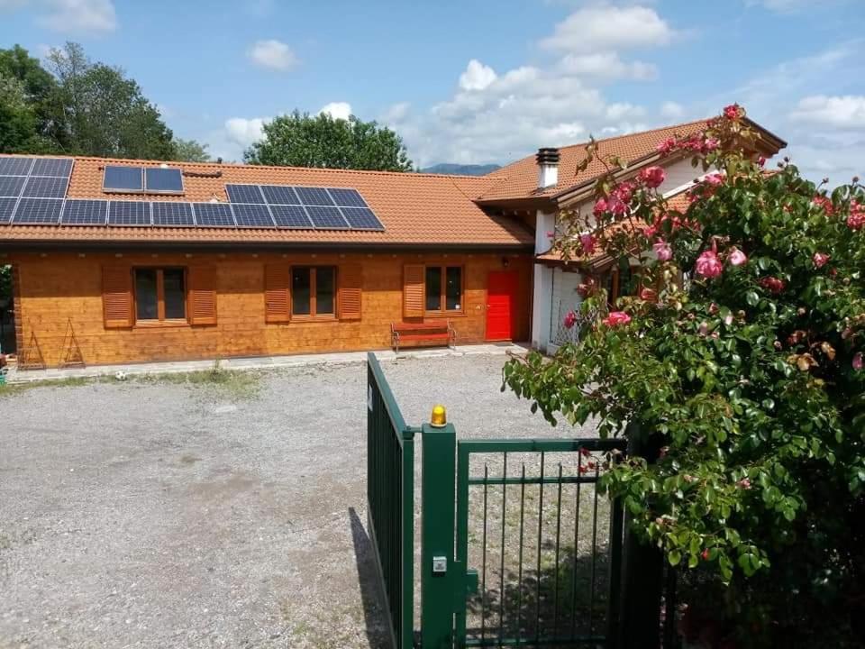 Budova, kde se farma nachází
