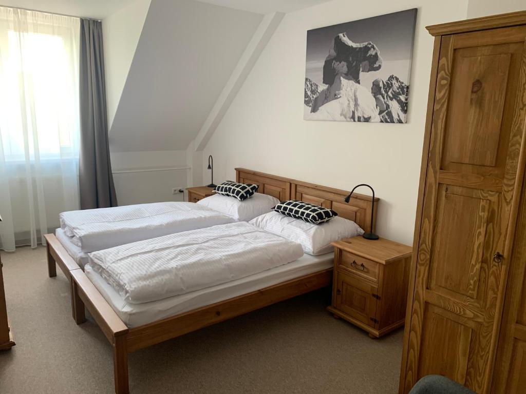 A bed or beds in a room at Chalet Nova Lesna Mountain View
