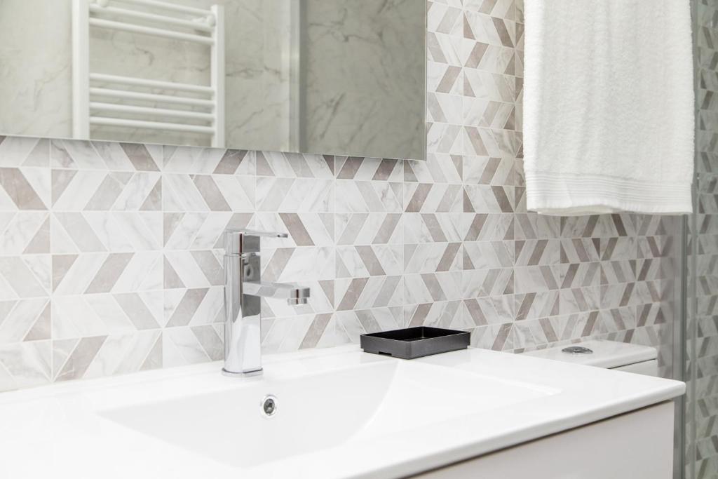 APARTAMENTOS AVENIDA DE AMERICA - 17