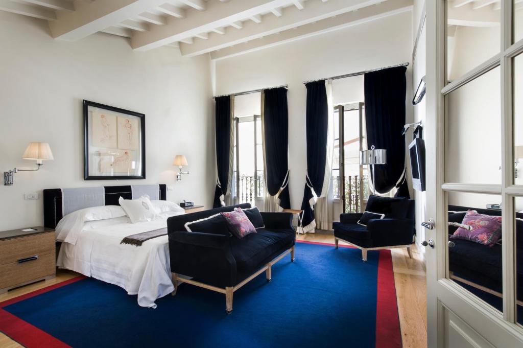 Postel nebo postele na pokoji v ubytování Palazzo Vecchietti - Residenza D'Epoca