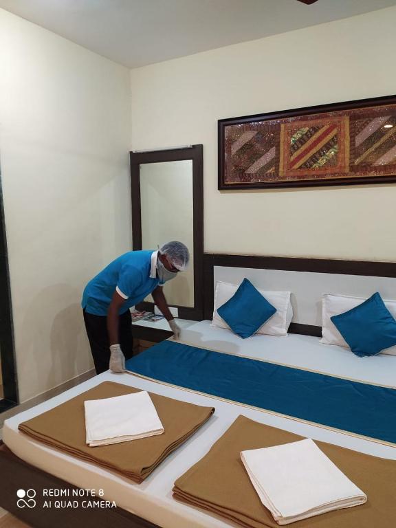 Postel nebo postele na pokoji v ubytování Sea Winds Hotel, Guhagar