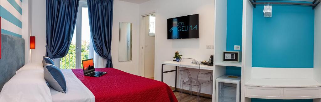A bed or beds in a room at Hotel Angelina
