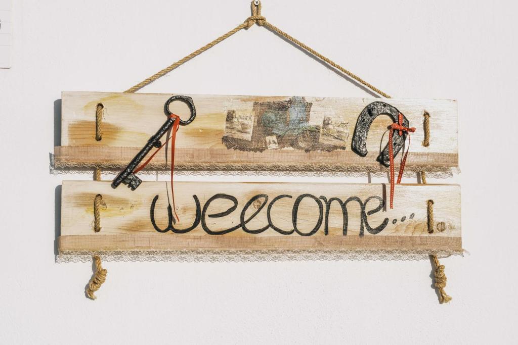 a sign that says i welcome with a horseshoe at Elizabeth's small apartment in Naxos Chora