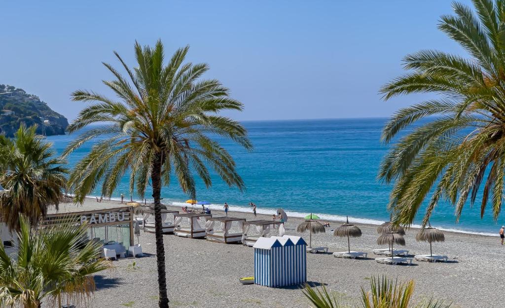 Las Palmeras Beach with Community Pool, La Herradura ...