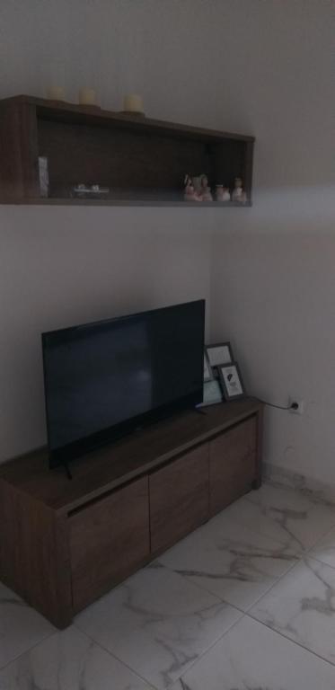 Telewizja i/lub zestaw kina domowego w obiekcie Apartman Zvončica