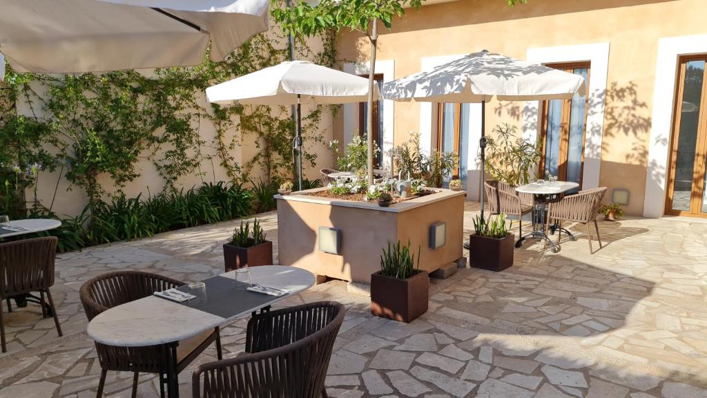 Reštaurácia alebo iné gastronomické zariadenie v ubytovaní Boutique Hotel Petit Sant Miquel