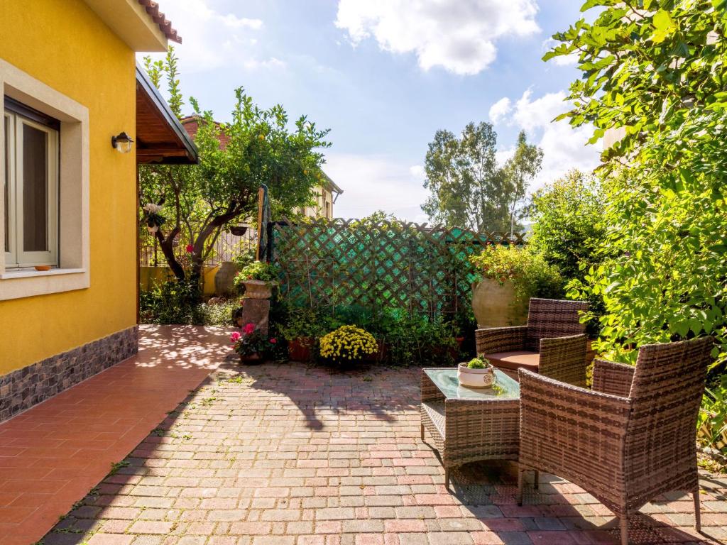 Vonkajšia záhrada v ubytovaní Holiday Home Luppinedda by Interhome