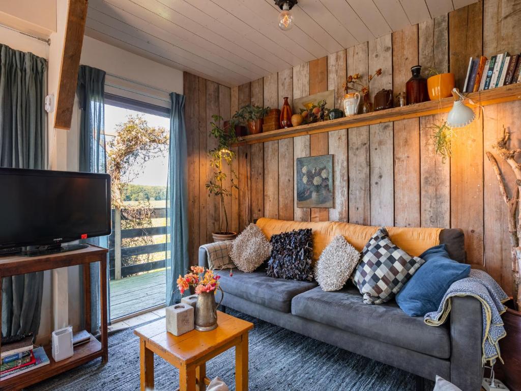 TV a/nebo společenská místnost v ubytování Holiday Home Polderzicht by Interhome