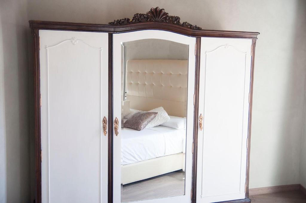 A bed or beds in a room at La Casa De Maria
