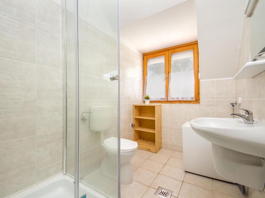 Kúpeľňa v ubytovaní Apartment Katie 2 by Interhome