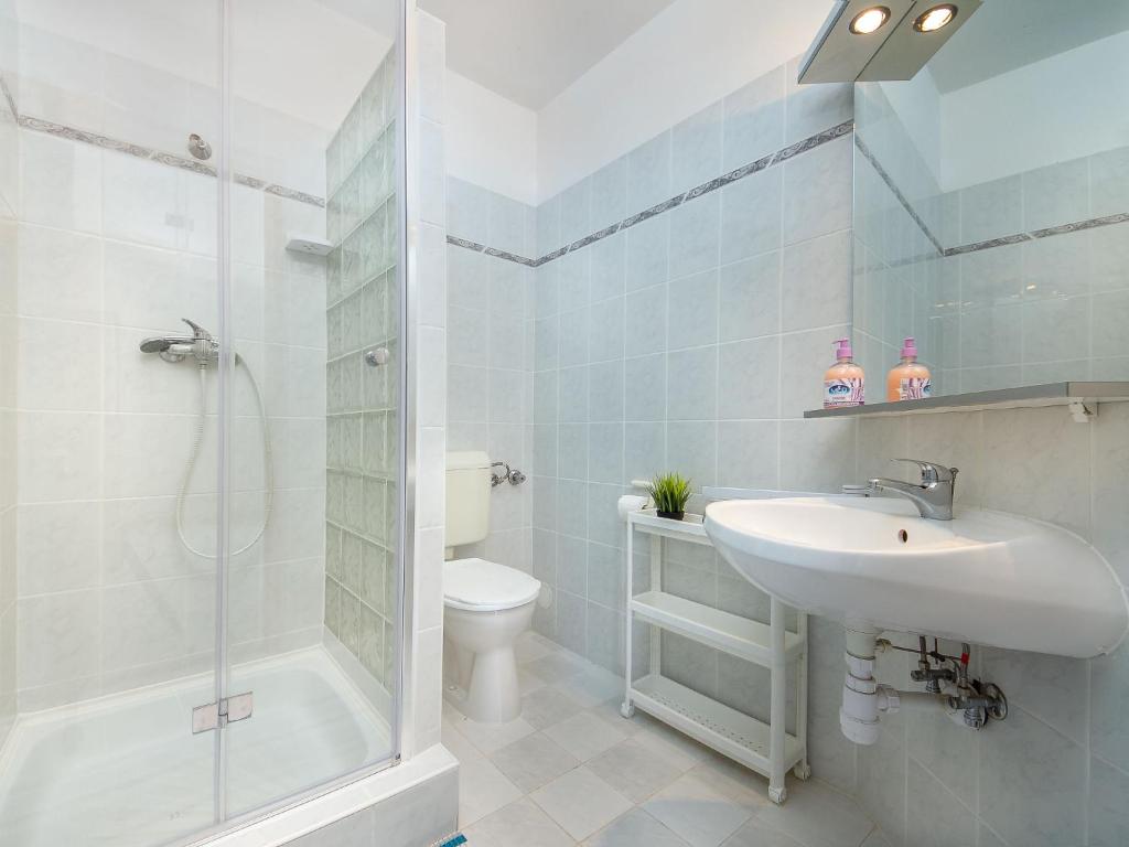Kúpeľňa v ubytovaní Apartment Amarillo 6 by Interhome