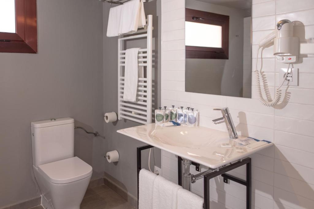 RVHotels Broquetas Spa Termal - Superior Triple Room With Garden View (3 Persons)