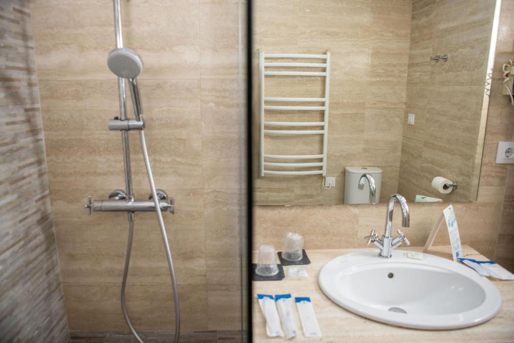 RVHotels Broquetas Spa Termal - Habitación Triple Superior (2 Personas)