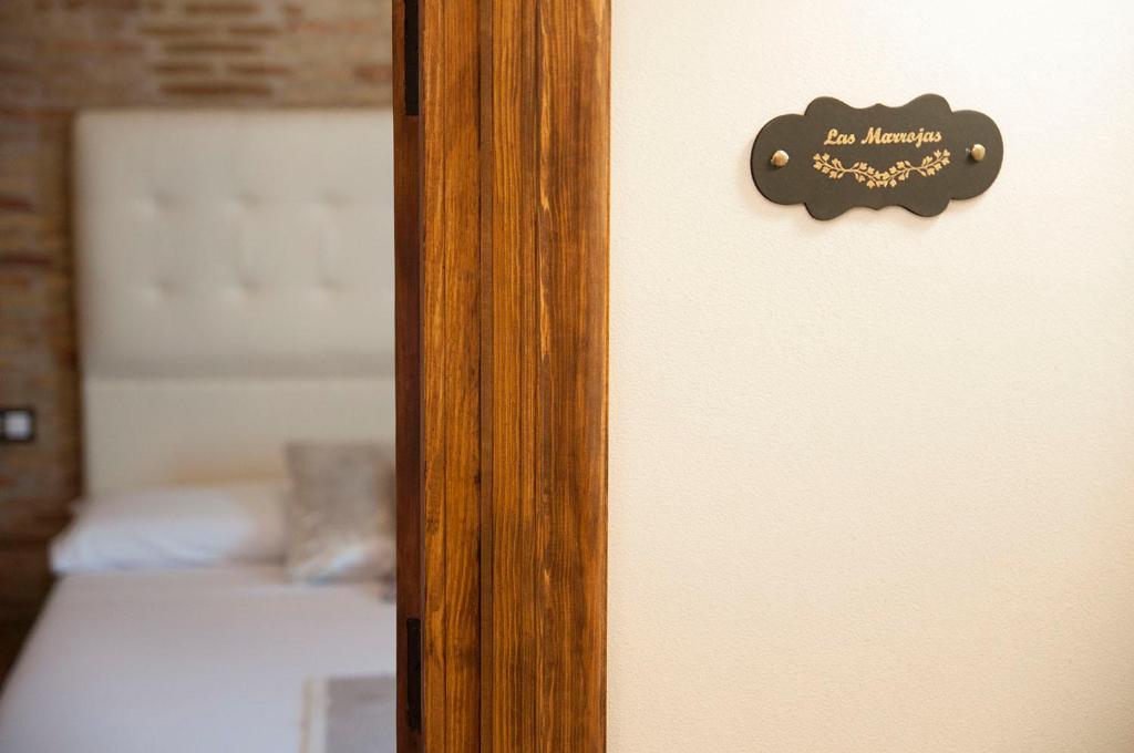 A bed or beds in a room at La Casa De Maria