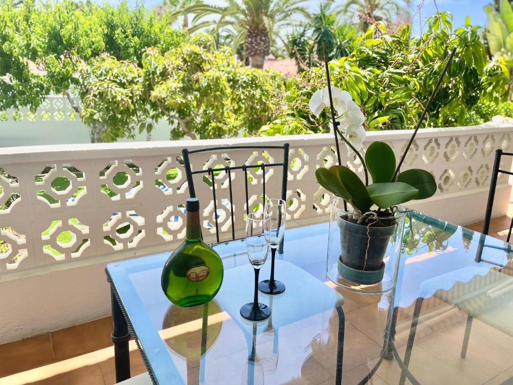Balkon lub taras w obiekcie Chalet en primera Línea con 150m2 de Jardín Privado