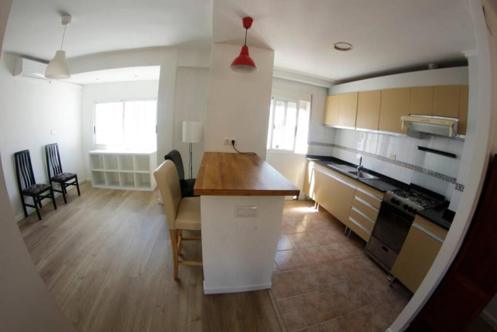 Kuchyňa alebo kuchynka v ubytovaní APARTEMENTO MODERNA CERCA PLAYA Y CENTRO PARA FAMILIA POBLA 10