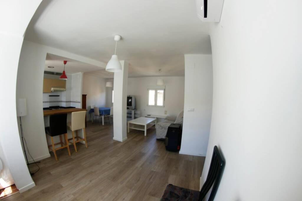 Kuchyňa alebo kuchynka v ubytovaní APARTEMENTO MODERNA CERCA PLAYA Y CENTRO PARA FAMILIA POBLA 10
