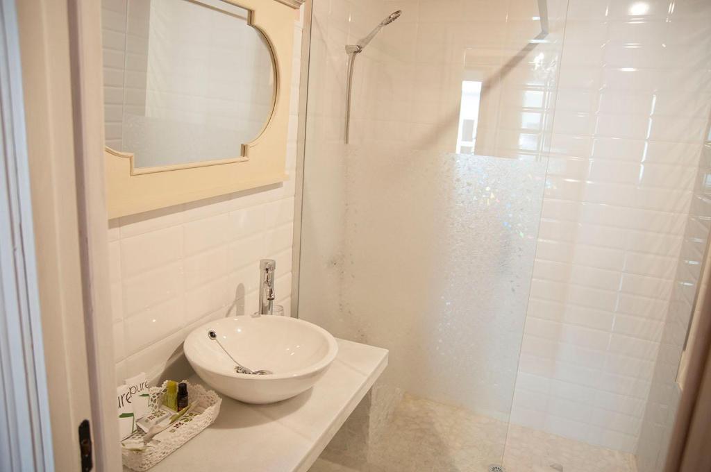 A bathroom at La Casa De Maria