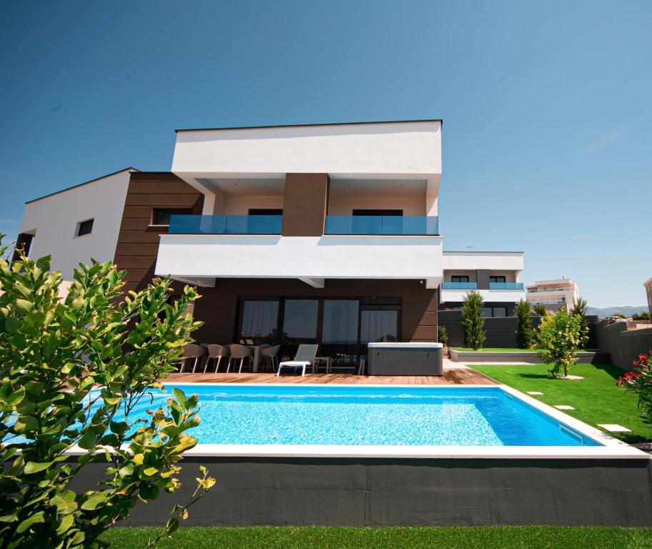 Basen w obiekcie Villa Estate lub w pobliżu