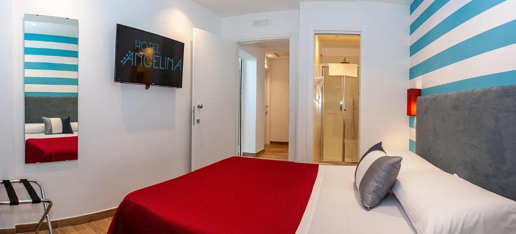 A bed or beds in a room at Hotel Angelina