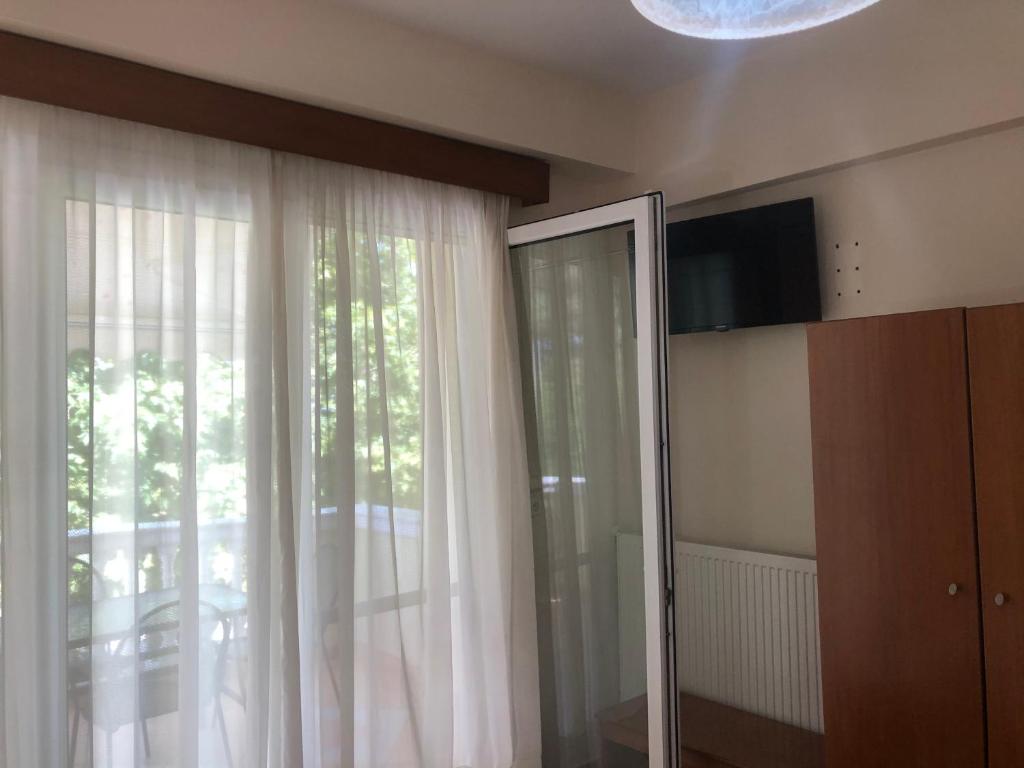 A television and/or entertainment centre at Panos Studios