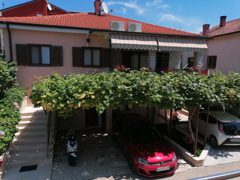 a house with a car parked in front of it at Apartman Bruna in Novigrad Istria