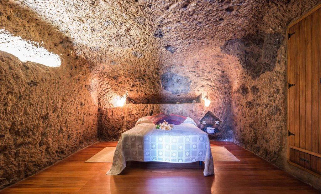 Postel nebo postele na pokoji v ubytování Casa Cueva Las Margaritas