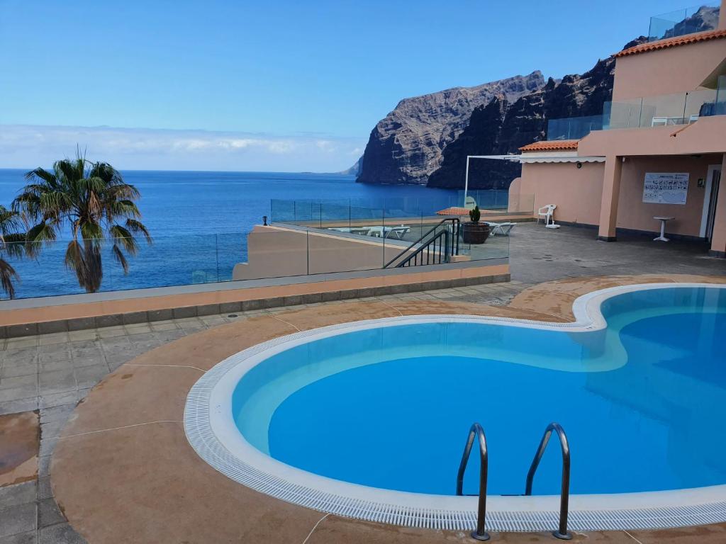 Bazén v ubytování Terraza Sol Los Gigantes Beach by HRTenerife Net nebo v jeho okolí