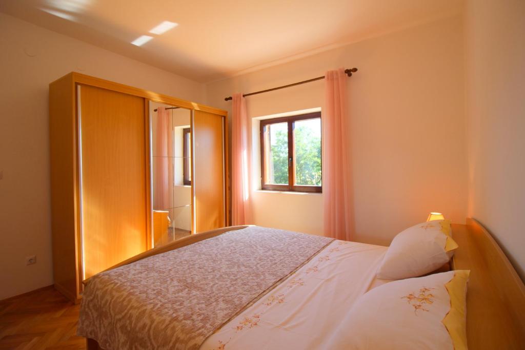 Postel nebo postele na pokoji v ubytování Apartment Liliana near beach