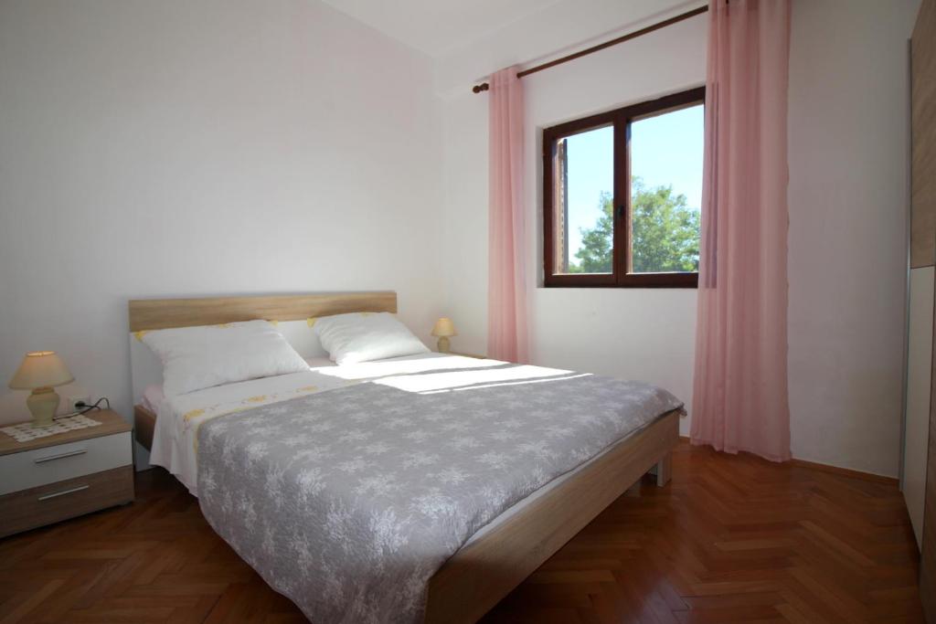 Postel nebo postele na pokoji v ubytování Apartment Liliana near beach