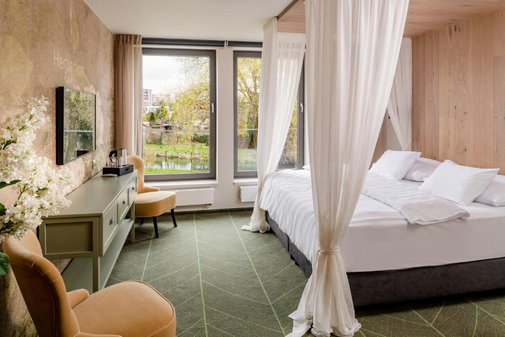 
Deluxe Double or Twin Room
