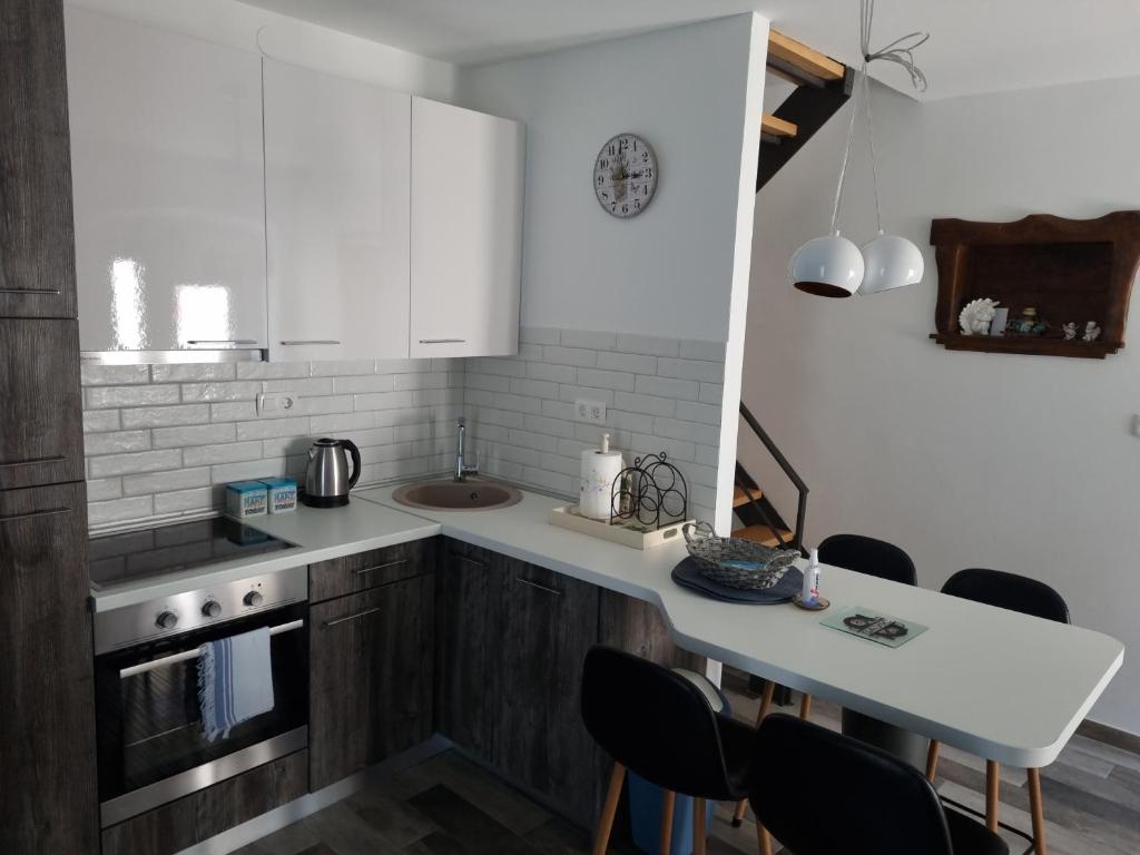 Kuchyňa alebo kuchynka v ubytovaní Apartment LELA