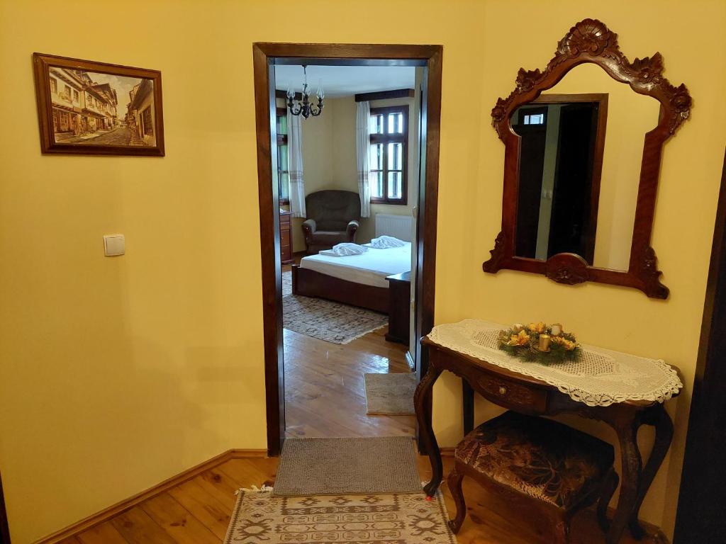 Postel nebo postele na pokoji v ubytování Guest Rooms Cheshmata