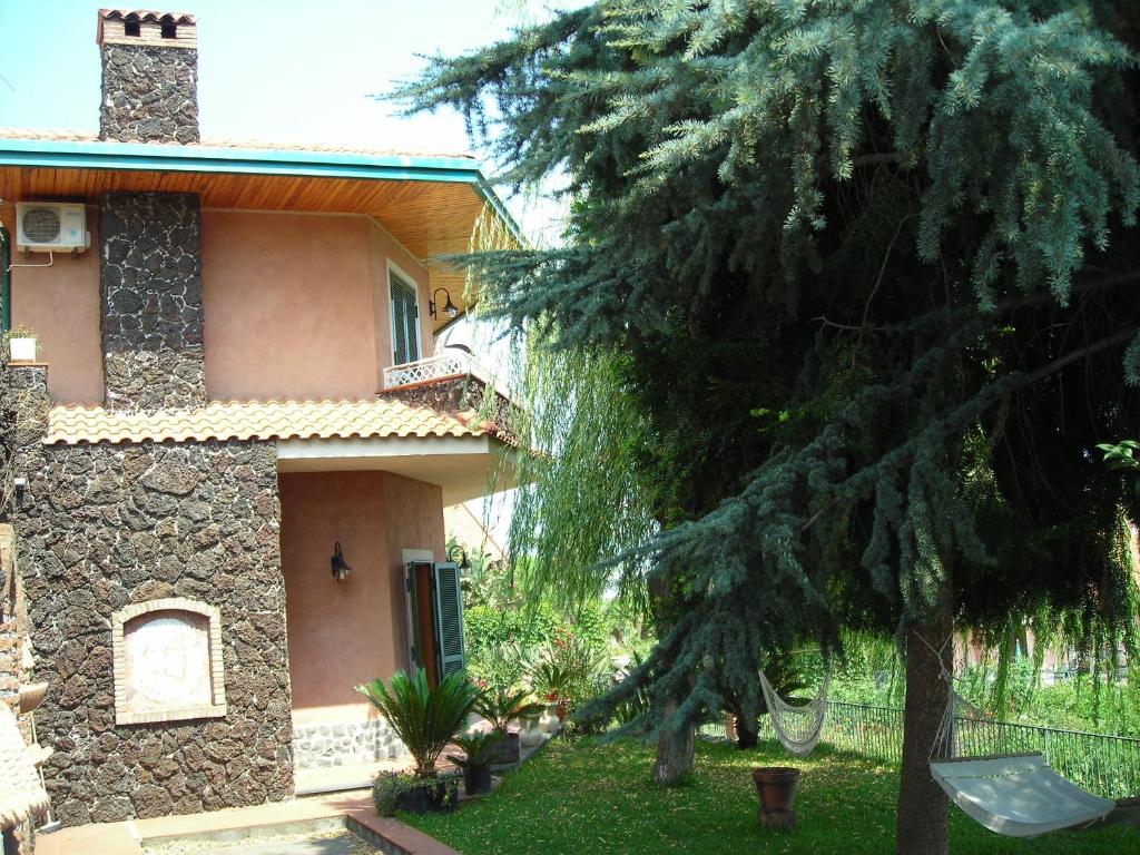 a house with a tree in front of it at B&B Villa Dagala in Santa Venerina