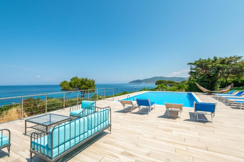 Villa Gioia con discesa a mare, piscina esclusiva e parcheggio