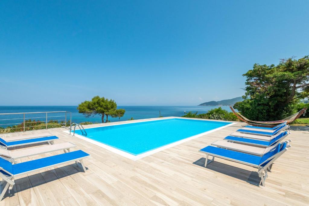Villa Gioia con discesa a mare, piscina esclusiva e parcheggio