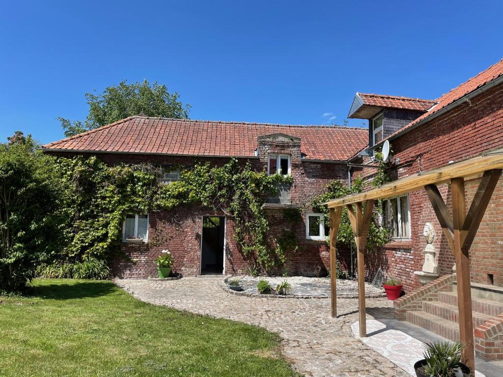 an old brick house with a pathway in front of it at Chambre d'Hotes La Chaiserie in Romeries