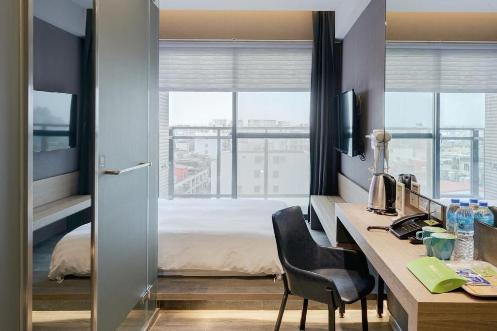 Rúm í herbergi á KIWI SHARE HOTEL ZHONGLI