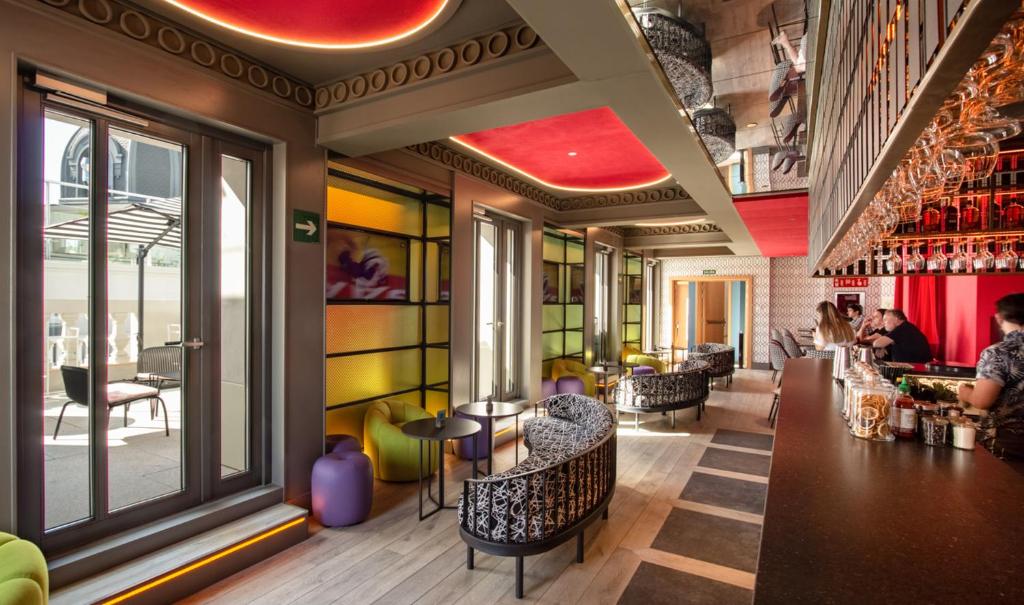 Pestana CR7 Gran Vía Madrid - Resim 11