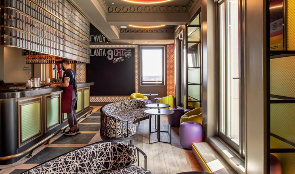 Pestana CR7 Gran Vía Madrid - Resim 35