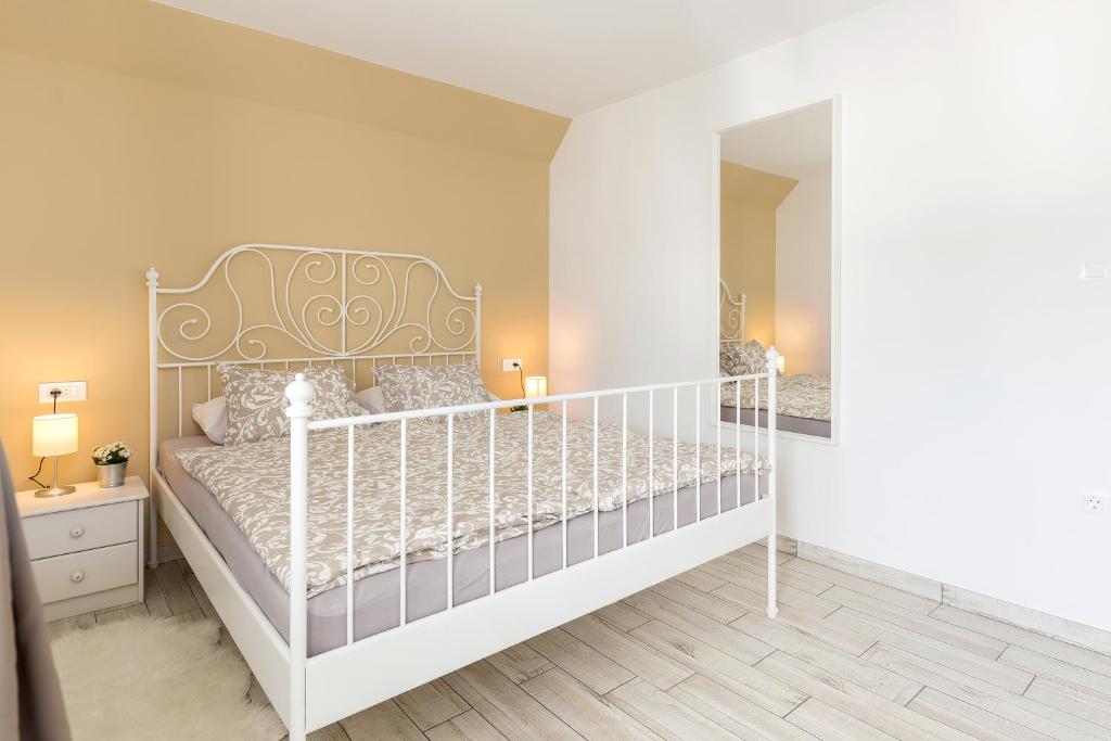 Postel nebo postele na pokoji v ubytování Pod Koblo Bohinj Apartments