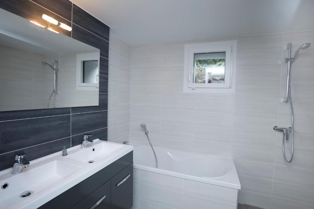 Koupelna v ubytování Appartement Semnoz - Vue Lac