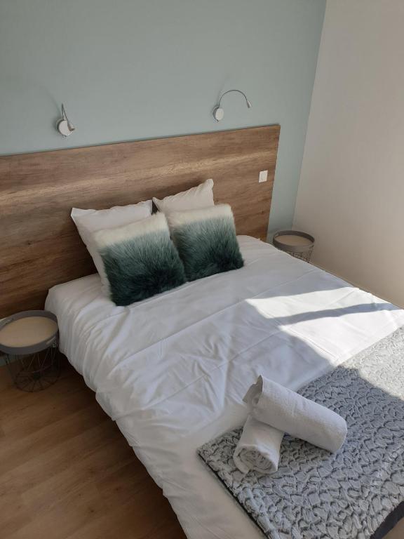 Postel nebo postele na pokoji v ubytování L'appartement JARDIN avec vue montagnes