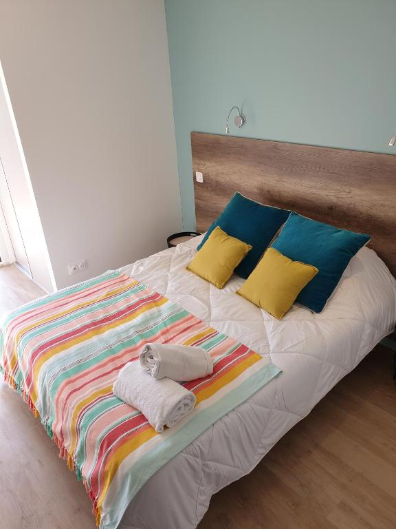 Postel nebo postele na pokoji v ubytování L'appartement JARDIN avec vue montagnes