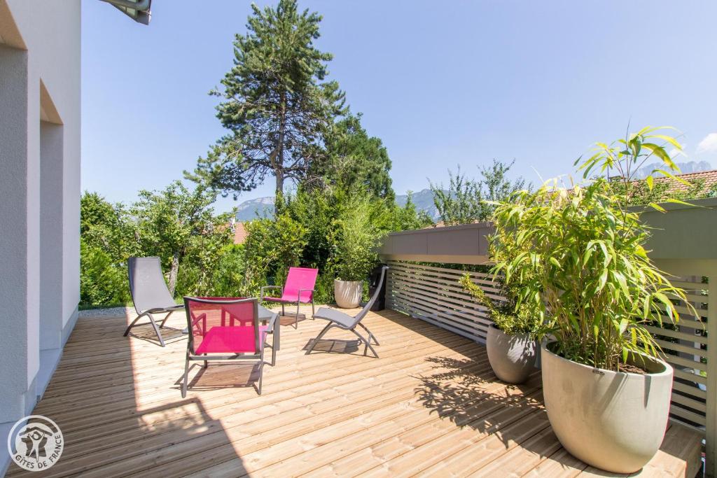 Zahrada ubytování L'appartement JARDIN avec vue montagnes