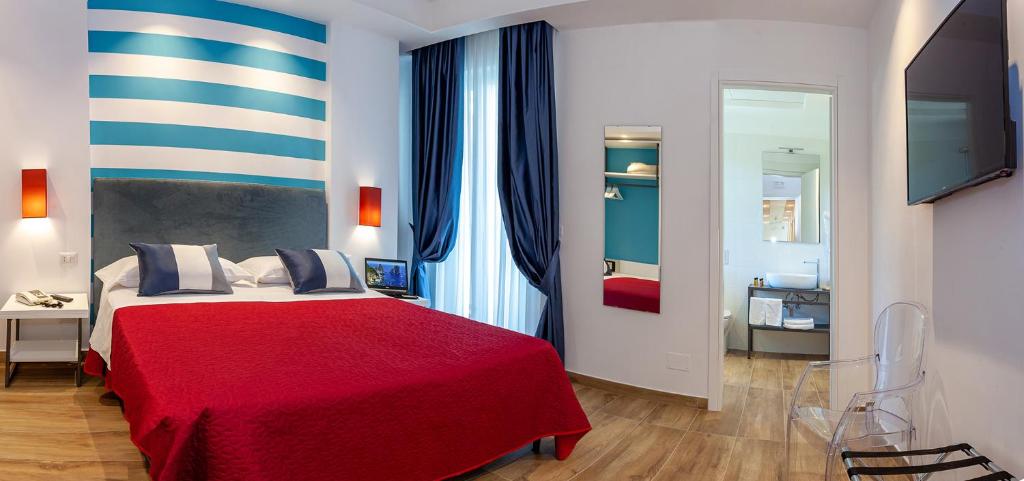 A bed or beds in a room at Hotel Angelina
