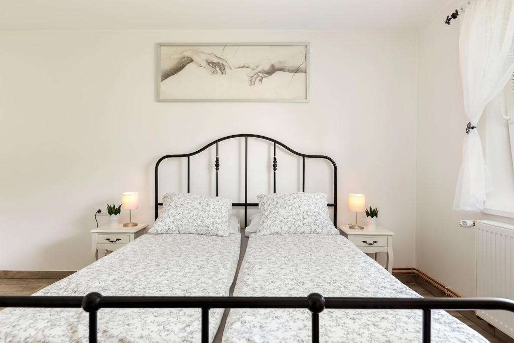 Postel nebo postele na pokoji v ubytování Pod Koblo Bohinj Apartments