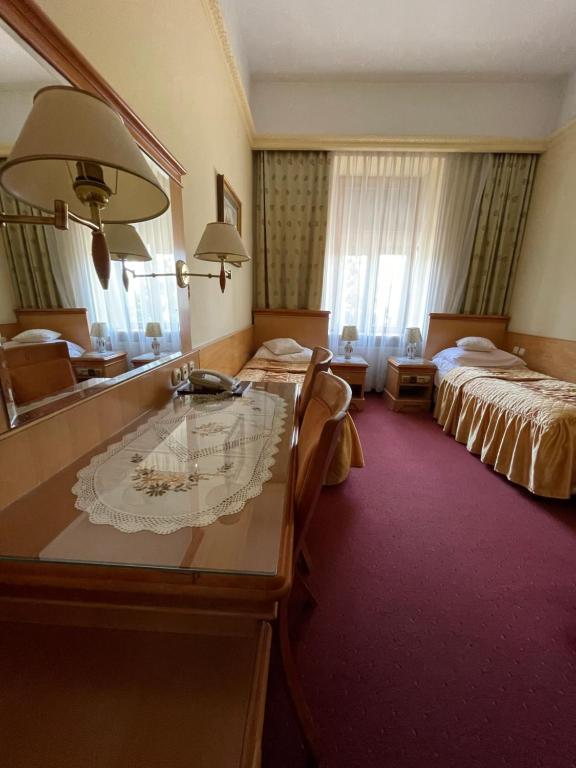 Posteľ alebo postele v izbe v ubytovaní Hotel Europejski